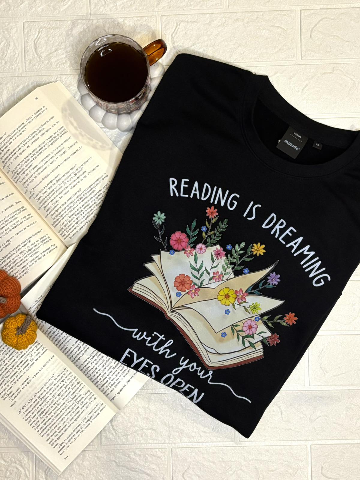 Блузон со принт- Reading is dreaming with your eyes open